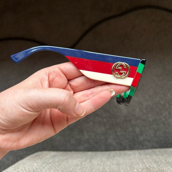 Gucci Black, Green, and Red Sunglasses - Picture 7 of 10